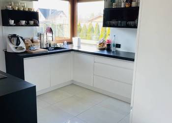 Przestronny dom wolnostojący gotowy do zamieszkania Fotowoltaika Jaccuzi