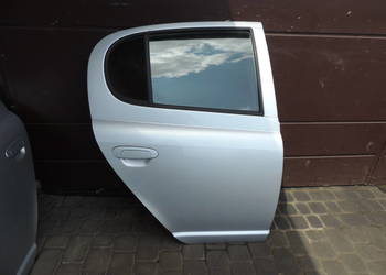 DRZWI PRAWY TYŁ TOYOTA YARIS I HB FL 1E7