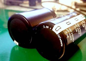 2x Kondensator Panasonic Matsushita 8200uF 80V Audio Snap-In 35 x 50mm