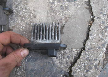 Rezystor opornik nawiewu dmuchawy Mitsubishi Carisma