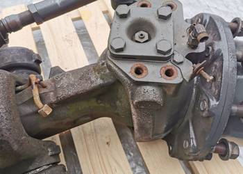 Zwrotnica lewa Claas Axion {Carraro 20.55}