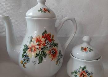 Piękna porcelana Książ -komplet dzbanek i cukiernica.