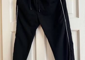 Spodnie męskie M Jogger fit Bershka czarne z białymi lampasami