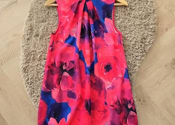 Sukienka z Stójką wyraziste Kolory