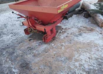 Rozsiewacz kuhn zsb 900 rauch