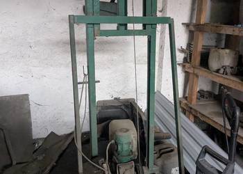 Żuraw do wyciągania silników