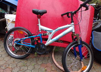 Sprzedam rower , brak powietrza w kołach