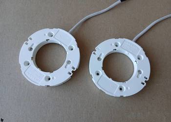 Dzień dobry,  Przedmiotem oferty jest oprawka do żarówek z trzonkiem GX53 w