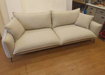 Kanapa PILLOW sofa boucle do salonu | Meblesid Warszawa