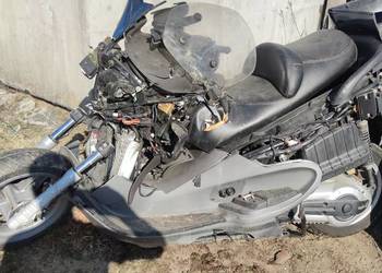 Piaggio x 9 500 evolution mocno uszkodzony zarejestrowany w RP