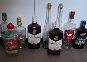 Czyste puste butelki na dekorację