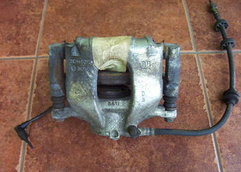 Opel Corsa E - zacisk hamulca hamulcowy / tarczy hamulcowej