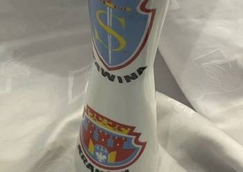 Pamiątkowy wazon porcelanowy „Karolina” – 70-lecie ZMO Skawina, PRL, 1980 r