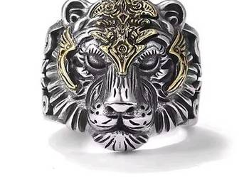 Luksusowy pierścionek z srebra z wizerunkiem lwa.