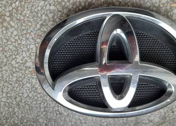 Toyota Avensis T27 emblemat atrapy grill przód.