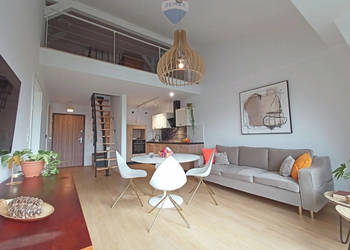 Nowoczesne dwupoziomowe mieszkanie w Centrum