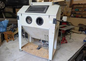 Używana piaskarka kabinowa 420 l