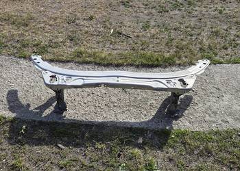 Pas przedni wzmocnienie Mercedes C-Klasa W205 A2056201734 A2056221500 