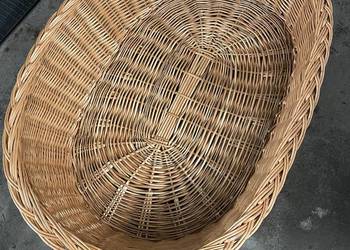 Duży kosz wiklinowy dla psa