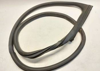 Porsche Taycan GTS 9J1 2023r Uszczelka drzwi przód lewa 9J1831721A