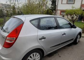 Hundai I 30 pilnie sprzedam b.niski przebieg