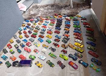 145 szt HOT WHEELS różne modele.