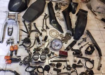 Suzuki GS 500 E części GS500 500e GS500e siedzenie wahacz kiwak nadkole