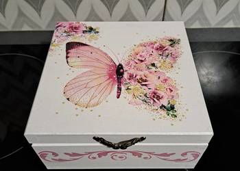 Szkatułka z motylem decoupage