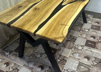 Stół z żywicą orzech