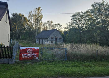 Działka 25 arów z budynkiem do adaptacji – Grądy