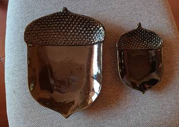 Dwie paterki dekoracyjne w kształcie żołędzi.  Ceramika. NOWE!