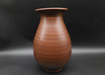 Wazon gliniany wolumetryczny wykonany ręcznie