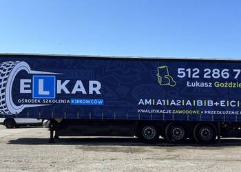 Plandeki z nadrukiem UV – Twój mobilny billboard na lata (680-900g/m²)