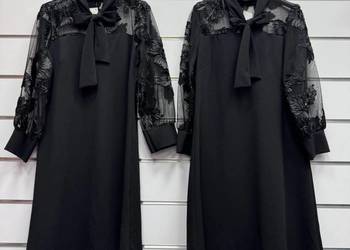 Elegancka czarna sukienka z tiulowymi rękawami i kokardą