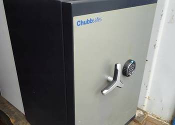 SEJF Z ZAMKIEM ELEKTRYCZNYM CHUBBSAFES BEZ KODU