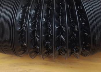 Elastyczny przewód wentylacyjny.