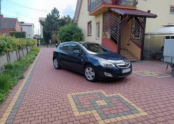 Opel Astra J 2011