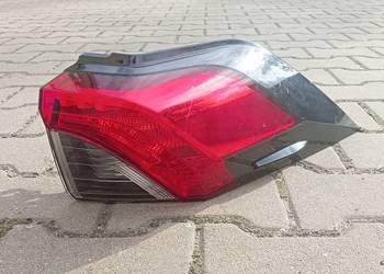 Toyota Rav 4 V lampa tylna prawa.