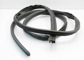 USZCZELKA WNĘKI DRZWI PRAWY TYŁ RENAULT MODUS 2007