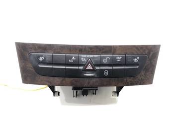 WŁĄCZNIK ŚWIATEŁ AWARYJNYCH MERCEDES C219 A2196800752 04-11 PRZYCISK