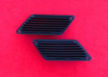 Nowe kratki na błotniki wloty powietrza boczne Fiat 126p 126 ST ORYGINAŁ