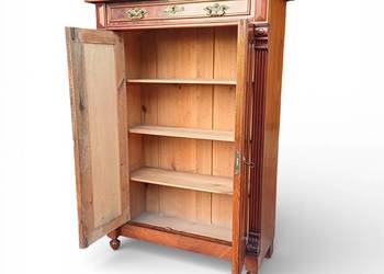 Zabytkowa Bieliźniarka w stylu Eklektycznym