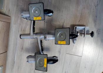 Uchwyt na trzy monitory