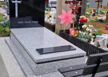 Nagrobek strzegomski / szwed z posadzką antypoślizgową nr.2289 LEGNICA