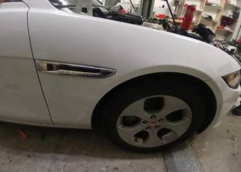 Błotnik prawy przód jaguar xe 2.0 240km
