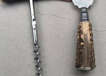 Stary zestaw otwieraczy do butelek z porożem