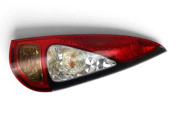 LAMPA PRAWA Toyota Yaris Verso 1999-2005 tylna tylnia prawy tył EUROPA