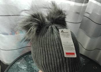 Czapka damska dwa pompony
