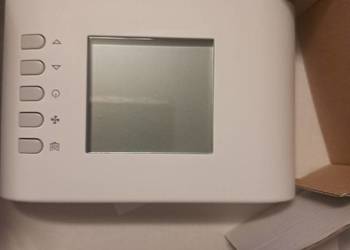 Termostat pomieszczeniowy z regulacją prędkości