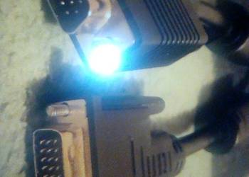 Kabel pozłacany łączący komputer z monitorem